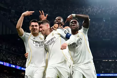 بـ "هاتريك" فالفيردي.. ريال مدريد يقسو على السيتي ويضع قدمًا في ربع نهائي الأبطال